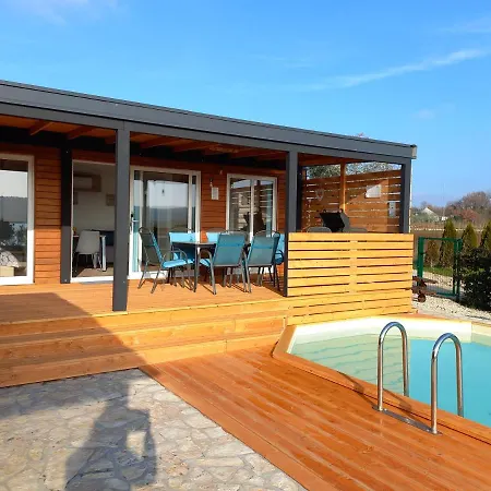 Дом отдыха Ive & Beta With Pool & Jacuzzi In A Olive Grove, - Istria Помер